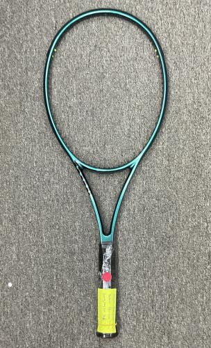 Wilson K-Blade 98  16/19 - Pro Stock Racket - Grip Size 4 3/8. Blade V9 Paint