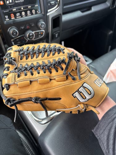 2023 Wilson A2K LH Pitcher's Baseball Glove 11.75" (Used)