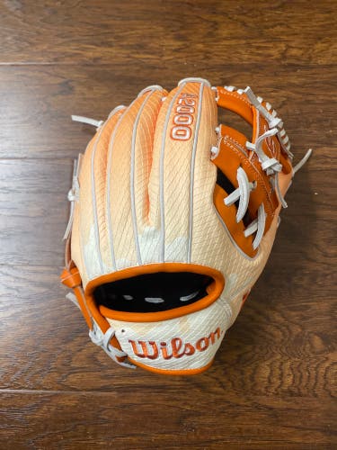 2025 Wilson A2000 1975 RH Infield Baseball Glove 11.75" Creamsicle June 2025 GOTM