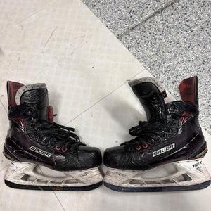 Black 2017 Bauer Vapor X900 Hockey Skates Regular Width 7 (Used)