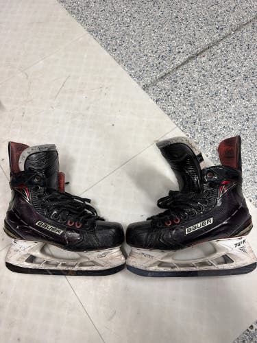 Black 2017 Bauer Vapor X900 Hockey Skates Regular Width 7 (Used)