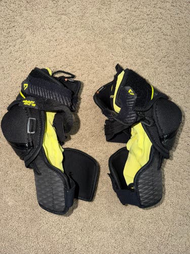 Senior Medium Warrior Alpha DX Elbow Pads (Used)