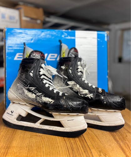 Bauer Vapor Hyperlite 2 Hockey Skates w/ FlyTi Steel - Senior 10.5 / Fit 2 (Good Condition)