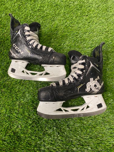 CCM Tacks XF 80 Hockey Skates | Junior 2.5 (Regular)