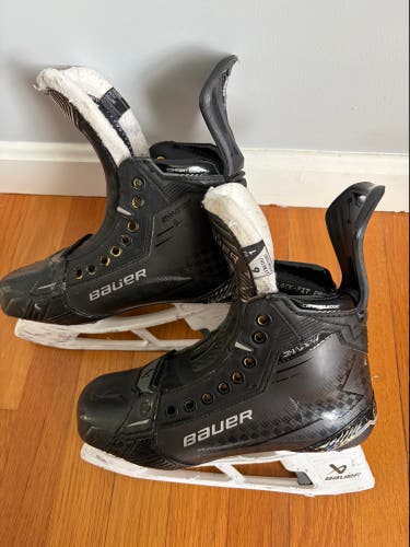 Black 2024 Bauer Supreme Shadow Hockey Skates Extra Wide Width 6 (Used)