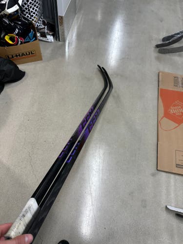 USED TWO PACK CCM Ribcor Trigger 10 Pro Right Handed P28 85 Flex