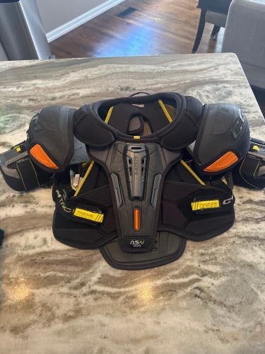 Men's Large Junior CCM Tacks AS-V Shoulder Pads (Used)