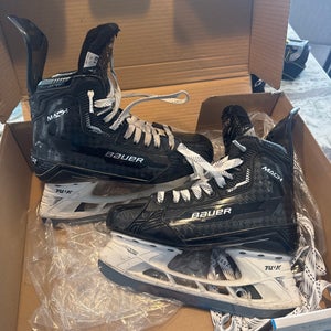 Black 2022 Bauer Supreme Mach Hockey Skates Regular Width 6.5 (Used)