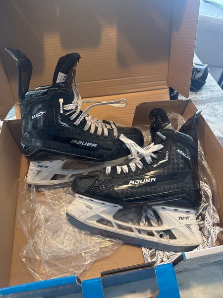 Black 2022 Bauer Supreme Mach Hockey Skates Regular Width 6.5 (Used)