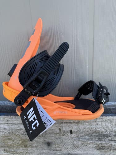 Union Strata Snowboard Bindings, Men's Medium (US 8-10), Orange New 2026