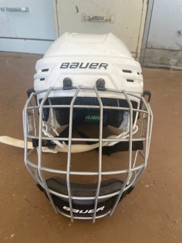 Small Bauer Re-Akt 85 Helmet (Used)