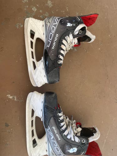 2021 Bauer Vapor X3.7 Hockey Skates Regular Width Size 4 (Used)