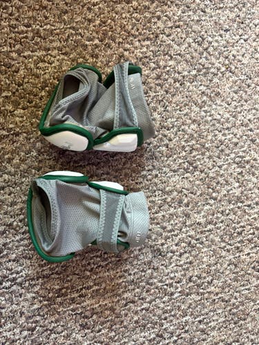 Medium/Large Adult Maverik Arm Pads (Used)
