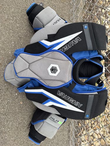 Large Vaughn SLR3 Pro Carbon Goalie Chest Protector (Used)