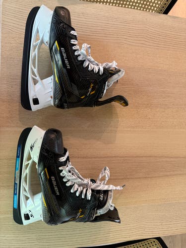 Bauer Supreme M5 Pro Hockey Skates Regular Width 6 (Used)