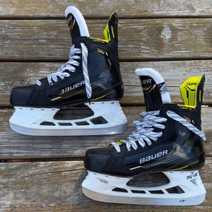 Black/Yellow 2022 Bauer Supreme M4 Hockey Skates size 9 (Used)