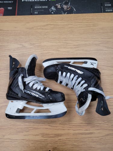 8.5 Fit 3 Bauer Vapor Flylite Hockey Skates Pro Stock 8.5 (Used)