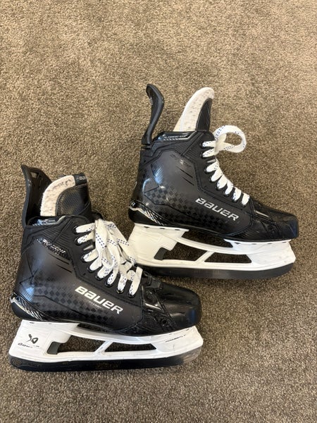 Black 2024 Bauer Supreme Shadow Hockey Skates Regular Width Pro Stock 8 (Used)