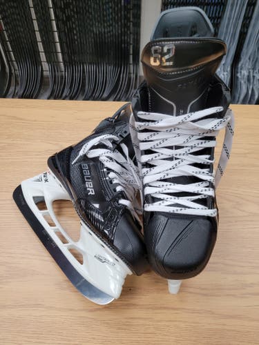 Size 9 Fit 3 NEW! Bauer Vapor Flylite Hockey Skates Pro Stock 9 (New)