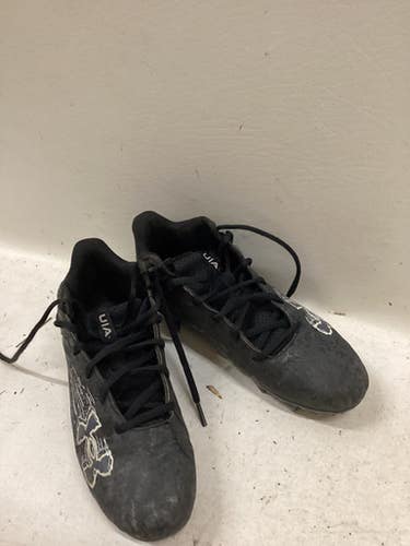 Used Under Armour Jr FB Cleats Black Junior 05.5 11725-S000501353