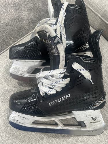 Bauer Supreme Shadow Hockey Skates Regular Width 6.5 (Used)