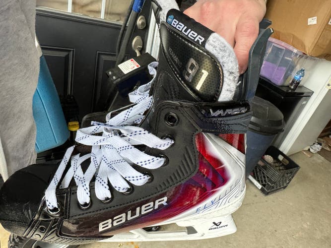 Pro stock Bauer Vapor Flylite Hockey Skates Regular Width Pro Stock 5.5 (Used)