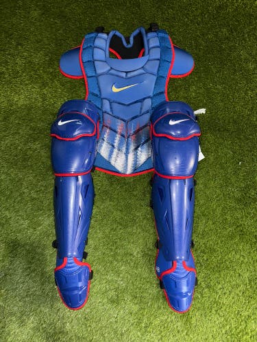 New Nike Diamond Elite Catcher’s Gear Set Blue/Red 17” Austin Barnes Issued