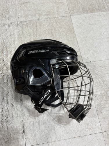 Medium Bauer Re-Akt 150 Helmet