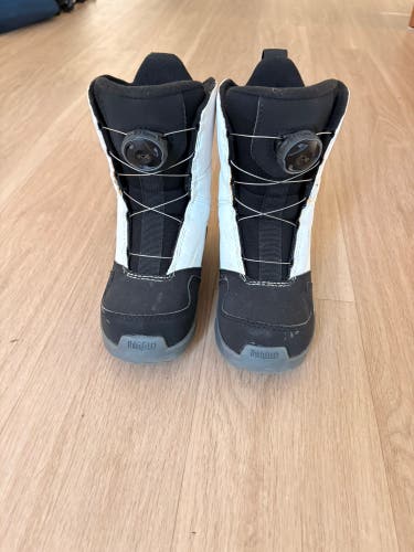 Unisex 13K (Little Kids) Thirty Two Kids Boa Snowboard Boots Soft Flex Freestyle (Used)