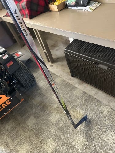Senior Bauer Vapor Hyperlite 2 Left Hand Hockey Stick P92 77 Flex (Used)