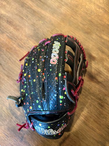 2025 Wilson A2000 RH Infield Baseball Glove 12" (Used)