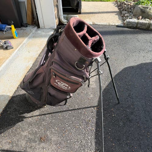 Standing golf bag black