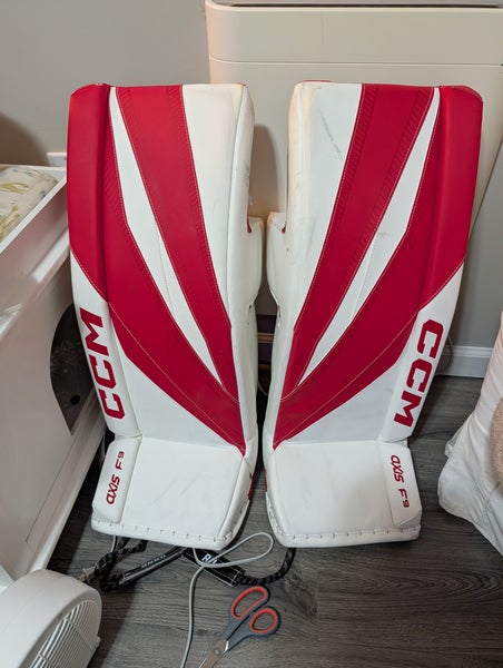 Int. 31+1 CCM Axis F9 Goalie Leg Pads