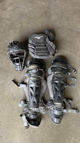 Black/Gray Mizuno Samurai Catcher's Set (Used)