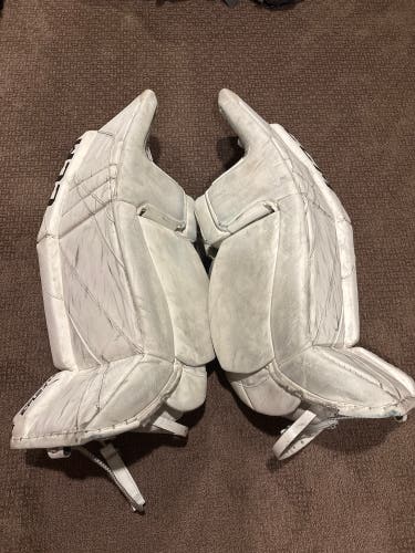 32" + 1 CCM Eflex 6.9 INT Goalie Leg Pads  (Used)