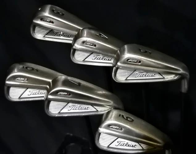 TITLEIST AP1 IRONS SET 3 - 7,9 SHAFT: REGULAR LENGTH: (5) 39" RH NEW GRIP