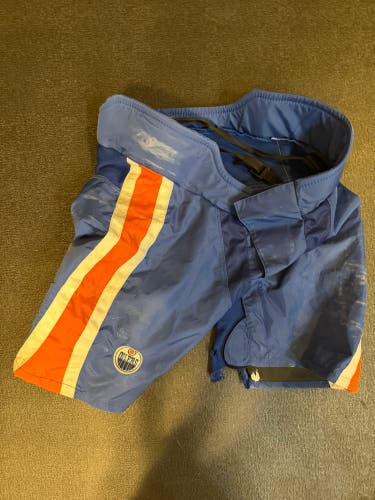 Edmonton Oilers Large CCM PP90 Pant Shell Pro Stock Team issued (Used)