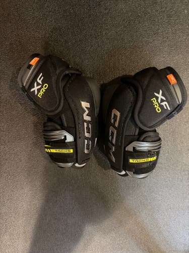 Senior Medium CCM Tacks XF Pro Elbow Pads Pro Stock (Used)