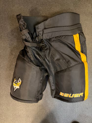 USHL Green Bay Gamblers Men's Senior Medium Black Bauer Custom Pro Hockey Pants Pro Stock Used