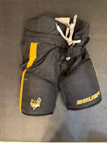 game useUSHL Green Bay Gamblers Men's Senior Small Black Bauer Custom Pro Hockey Pants Pro Stock (Ne