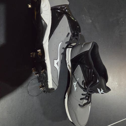 Mizuno 9 spike Dominant IC High Top Metal (New) Adult 11.5 (Women's 12.5)