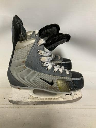 Used Nike FLEXLITE 9 Junior Hockey Skate Junior 03.5 11823-S000038875