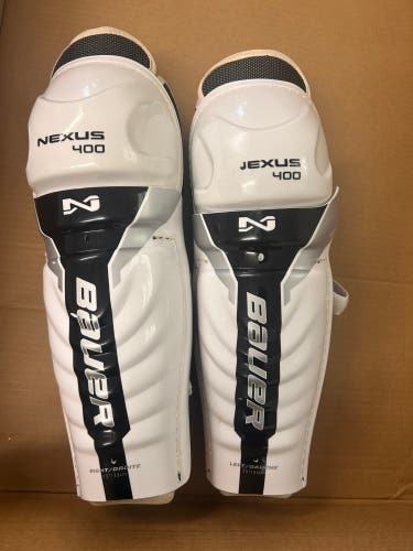 Intermediate Bauer Nexus 400 13" Shin Pads (Used)