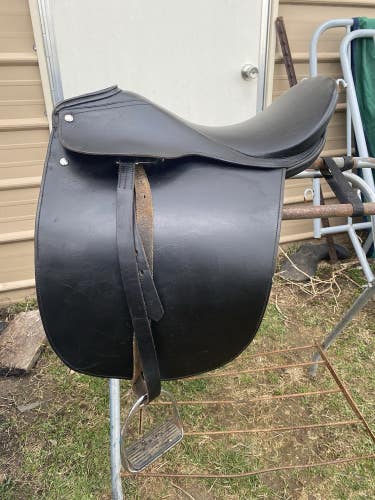 Used 19" black saddleseat Lane Fox cutback English saddle youth/small adult