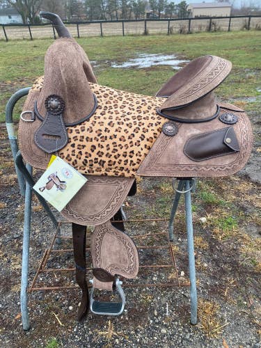 15"  Double T  treeless Western saddle w/hair-on cheetah print seat