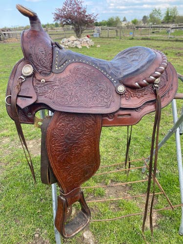 Used/vintage 15.5” Simco Western round skirt Arabian tree saddle US made