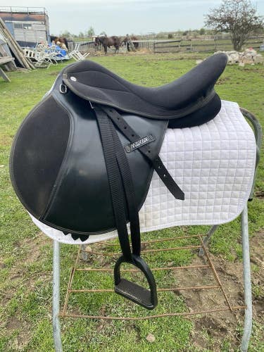 Used 16" W Thorowgood Maxim Synthetic English saddle w/fittings, pad made in UK