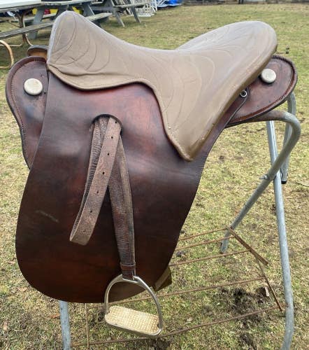 Used 16"  Buena Vista gaited horse plantation saddle w/Western rigging