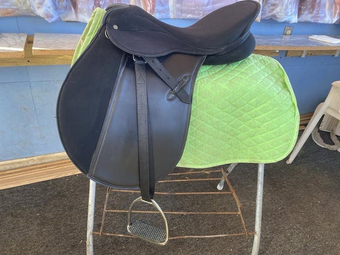 Used 17"  Thorowgood England synthetic AP English saddle w/pad, fittings