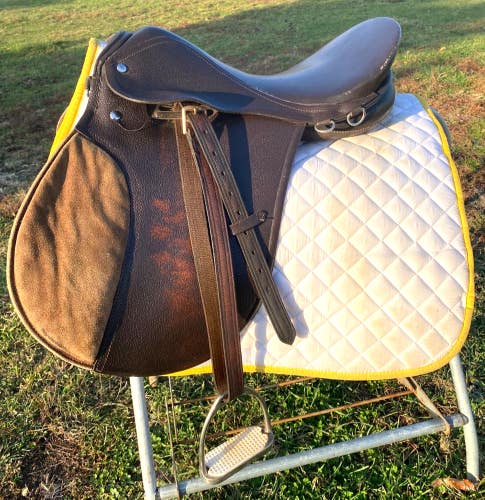 Used Havana brown 17.5" AP English saddle w/fittings, pad, M tree
